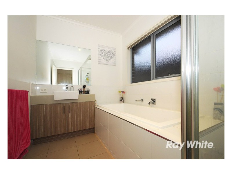 81 Charlbury Crescent, Cranbourne North VIC 3977