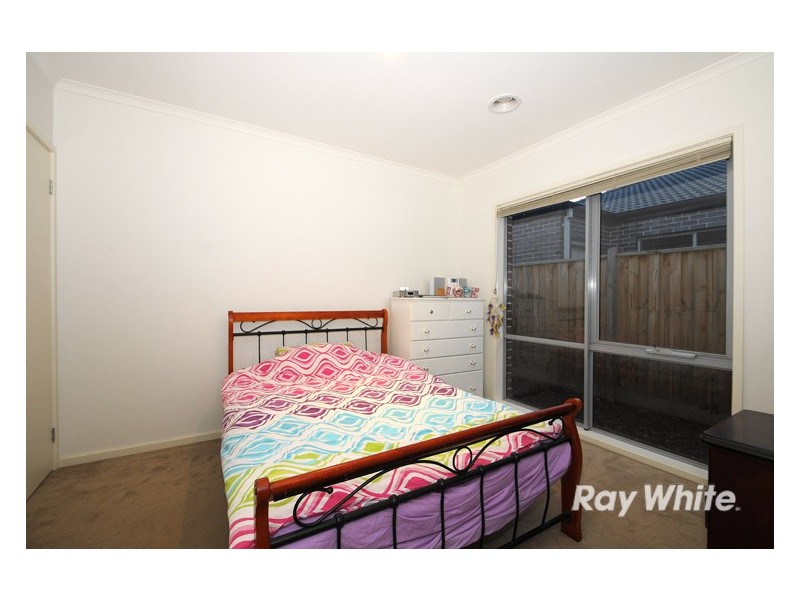 81 Charlbury Crescent, Cranbourne North VIC 3977