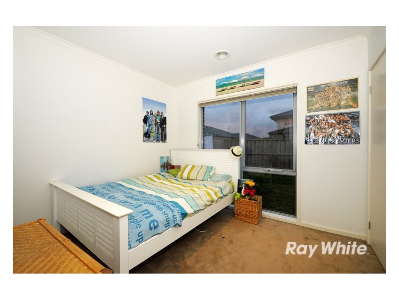 81 Charlbury Crescent, Cranbourne North VIC 3977