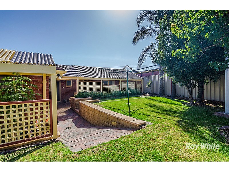 24 Courtenay Avenue, Cranbourne North VIC 3977