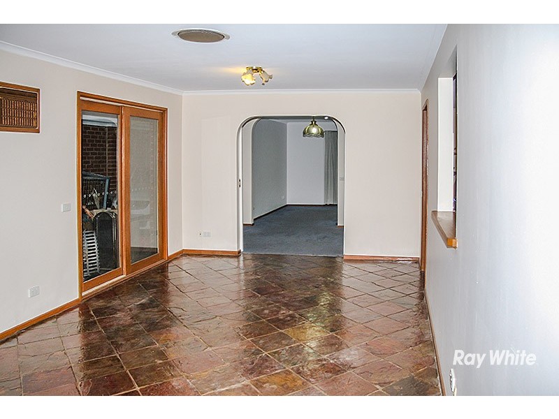 24 Courtenay Avenue, Cranbourne North VIC 3977