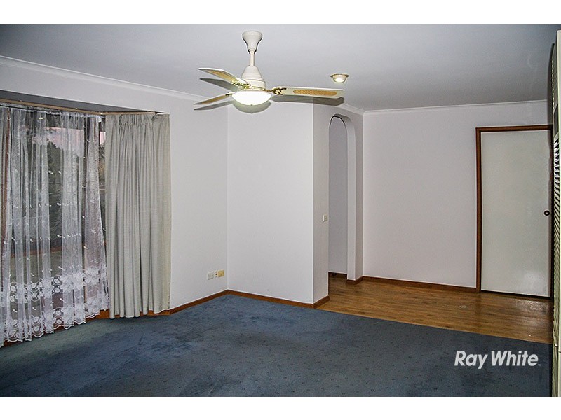 24 Courtenay Avenue, Cranbourne North VIC 3977