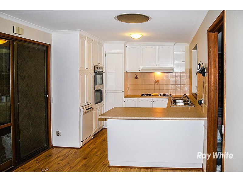 24 Courtenay Avenue, Cranbourne North VIC 3977