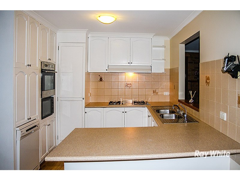 24 Courtenay Avenue, Cranbourne North VIC 3977