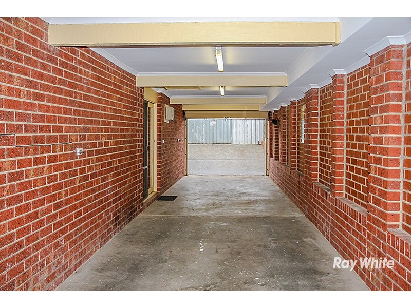 24 Courtenay Avenue, Cranbourne North VIC 3977