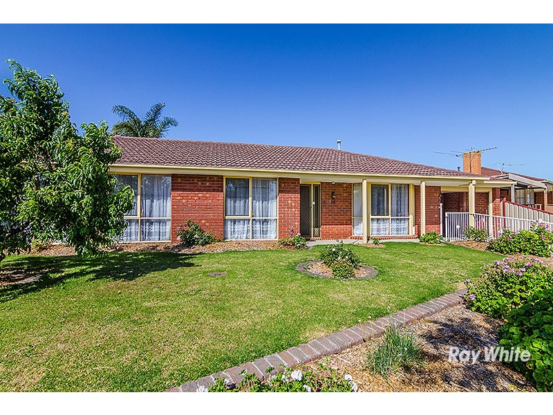 24 Courtenay Avenue, Cranbourne North VIC 3977