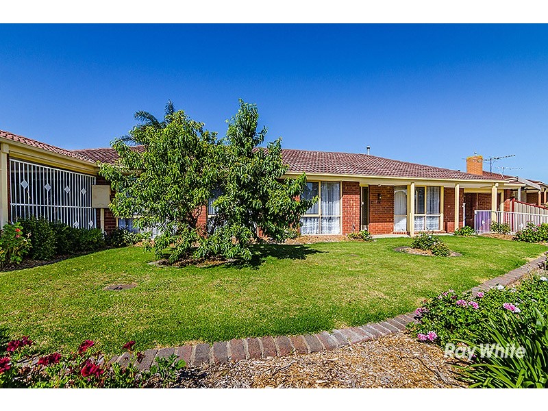 24 Courtenay Avenue, Cranbourne North VIC 3977