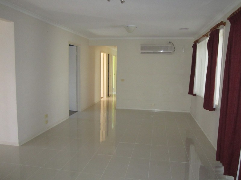 18 Friendship Close, Cranbourne West VIC 3977