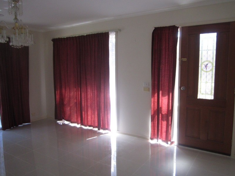 18 Friendship Close, Cranbourne West VIC 3977