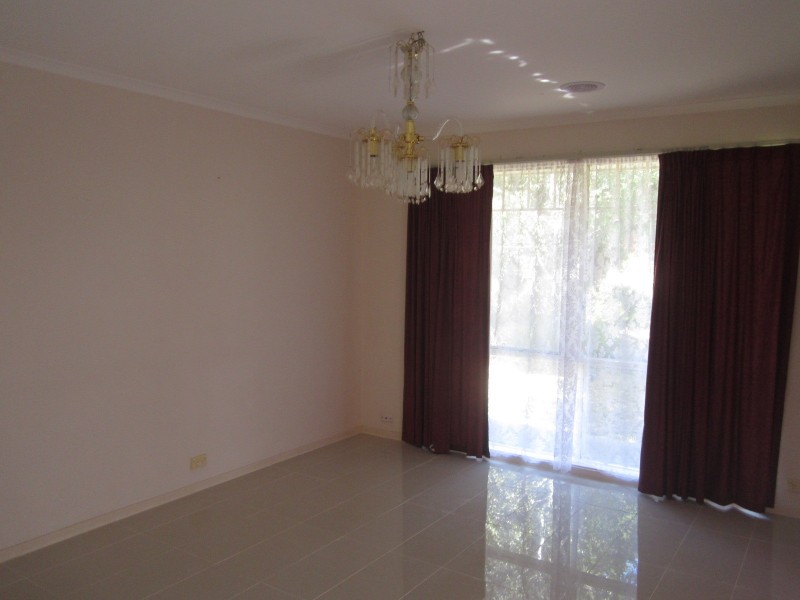 18 Friendship Close, Cranbourne West VIC 3977