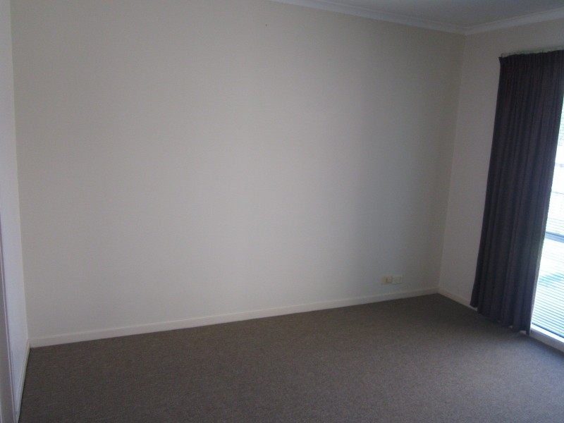 18 Friendship Close, Cranbourne West VIC 3977