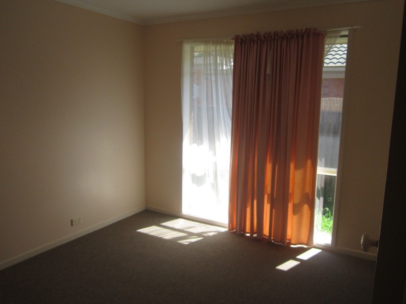 18 Friendship Close, Cranbourne West VIC 3977