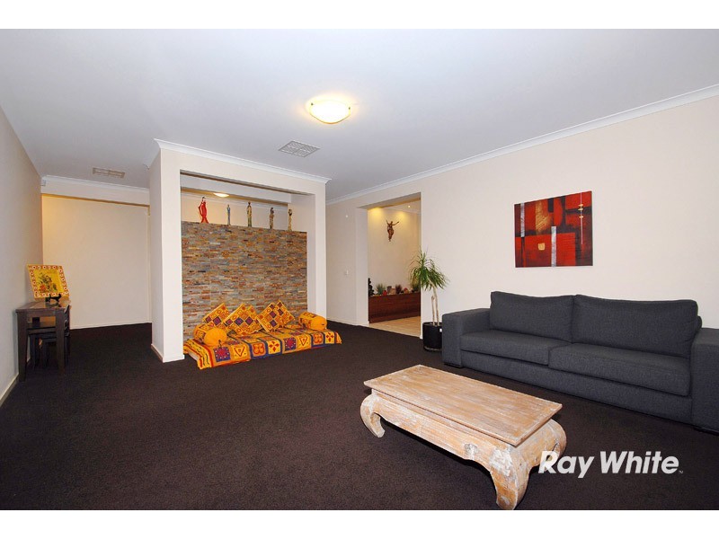 4 Elphin Close, Lynbrook VIC 3975