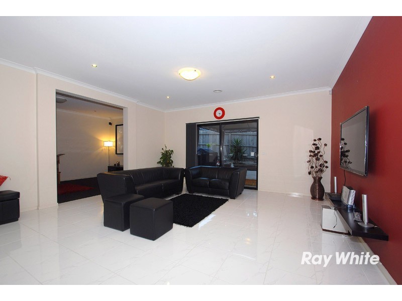 4 Elphin Close, Lynbrook VIC 3975