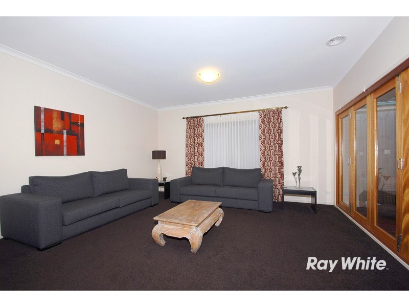 4 Elphin Close, Lynbrook VIC 3975