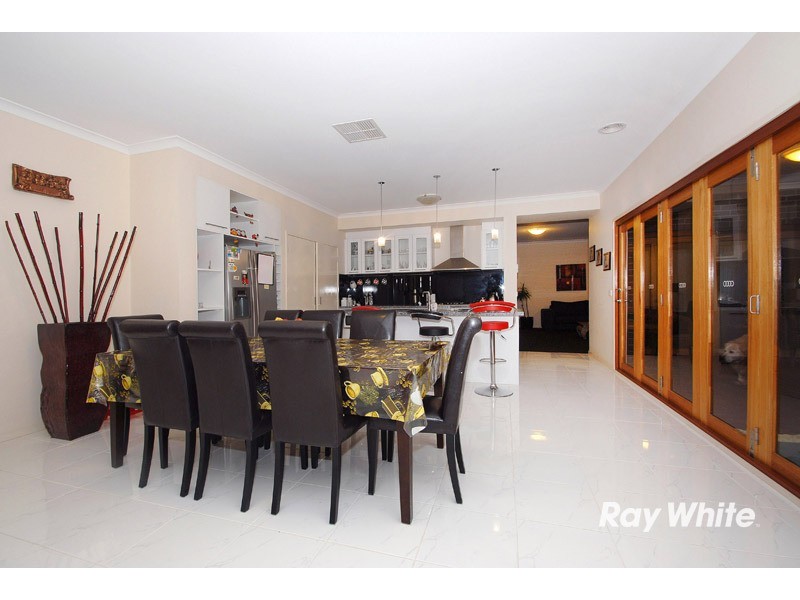 4 Elphin Close, Lynbrook VIC 3975