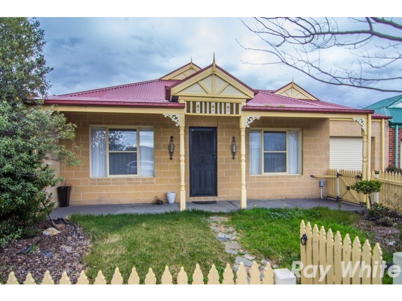 13 Fetlock Lane, Cranbourne East VIC 3977