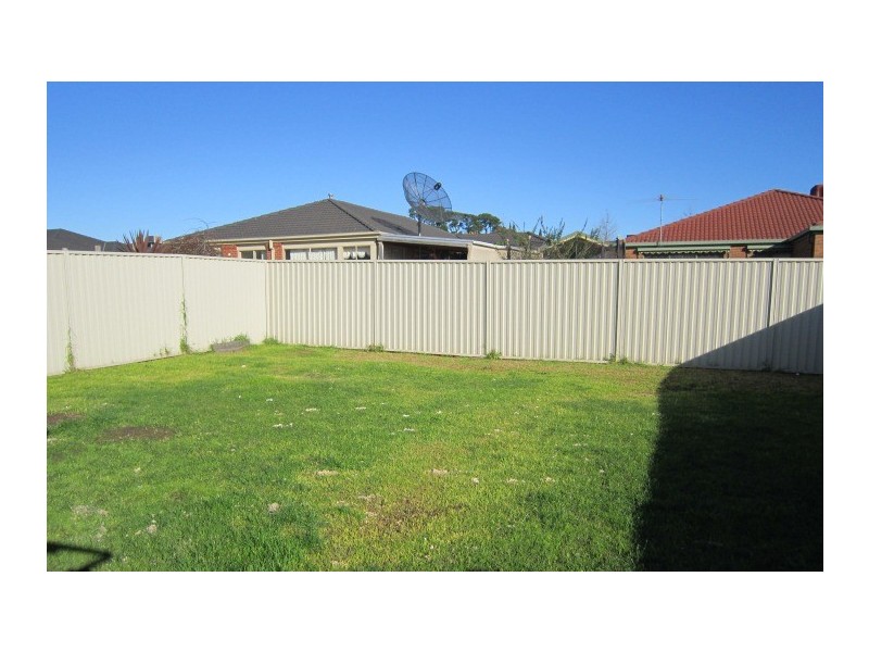 13 Fetlock Lane, Cranbourne East VIC 3977