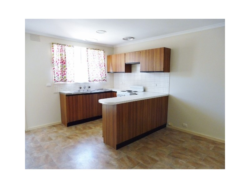 3/2B Tucker Street, Cranbourne VIC 3977