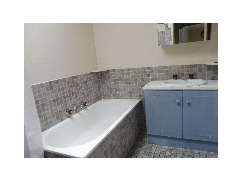 3/2B Tucker Street, Cranbourne VIC 3977