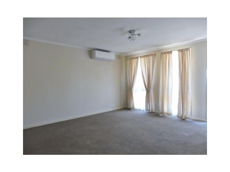 3/2B Tucker Street, Cranbourne VIC 3977