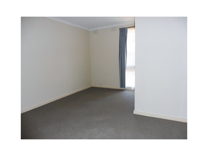 3/2B Tucker Street, Cranbourne VIC 3977