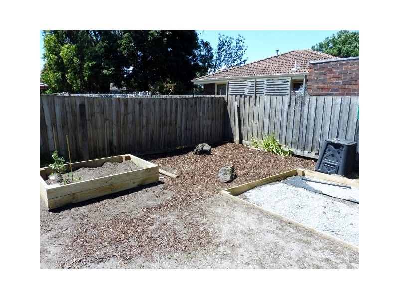 3/2B Tucker Street, Cranbourne VIC 3977