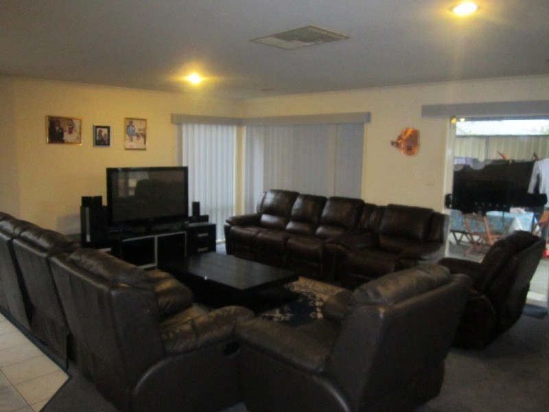 1 Dartmoor Drive, Cranbourne East VIC 3977