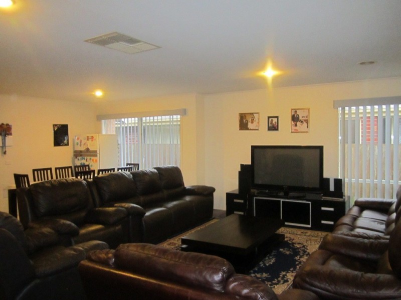 1 Dartmoor Drive, Cranbourne East VIC 3977