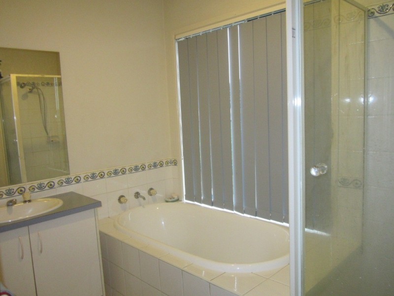 1 Dartmoor Drive, Cranbourne East VIC 3977