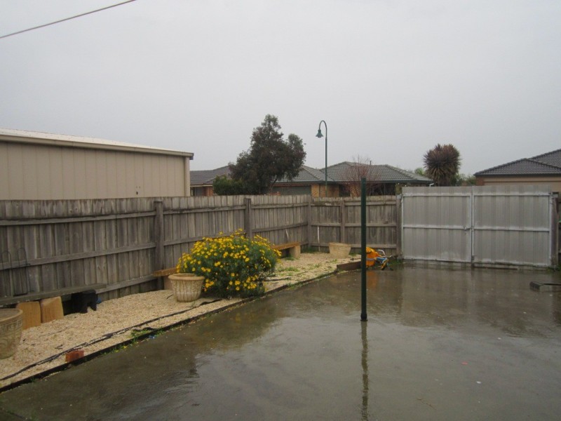 1 Dartmoor Drive, Cranbourne East VIC 3977