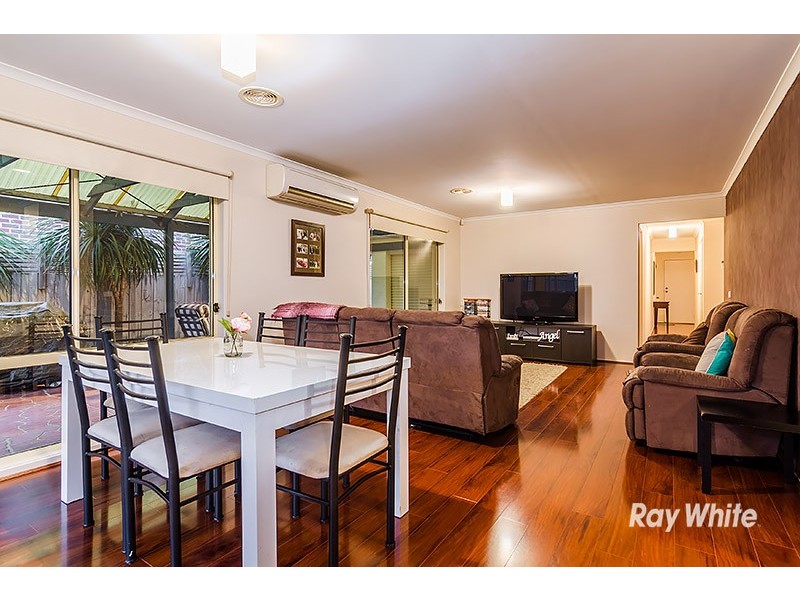 36 Henry Lawson Drive, Lynbrook VIC 3975