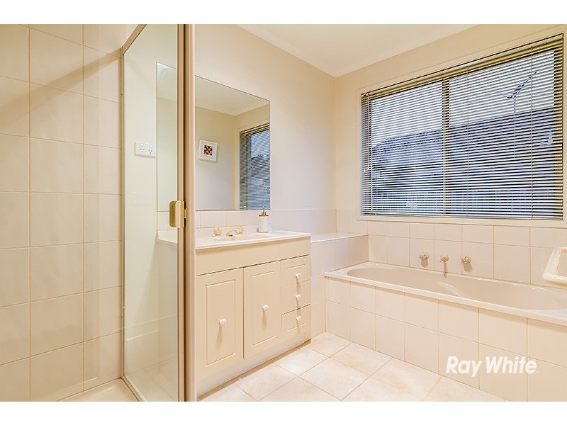 36 Henry Lawson Drive, Lynbrook VIC 3975