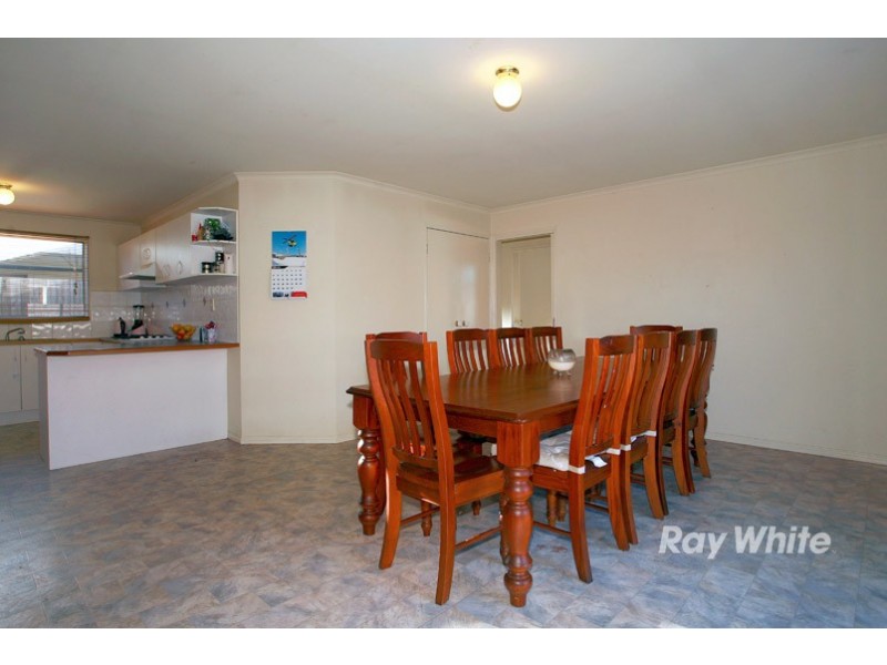 6 Tauna Place, Cranbourne VIC 3977