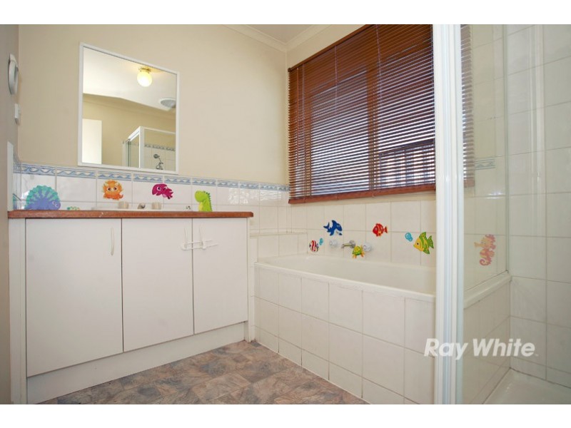 6 Tauna Place, Cranbourne VIC 3977