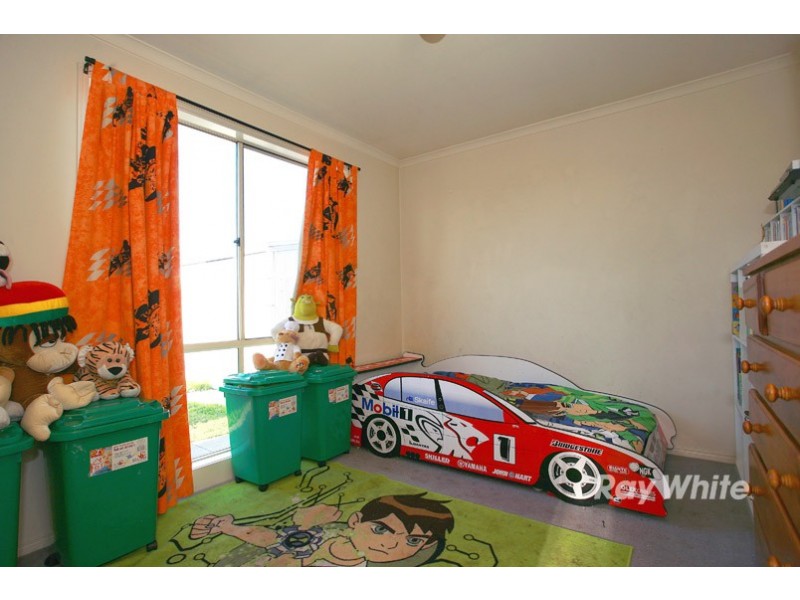 6 Tauna Place, Cranbourne VIC 3977