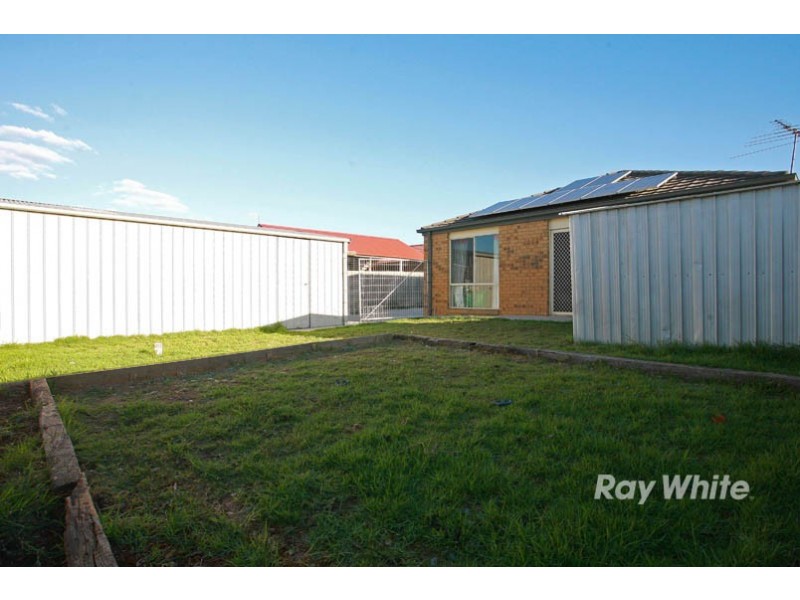 6 Tauna Place, Cranbourne VIC 3977