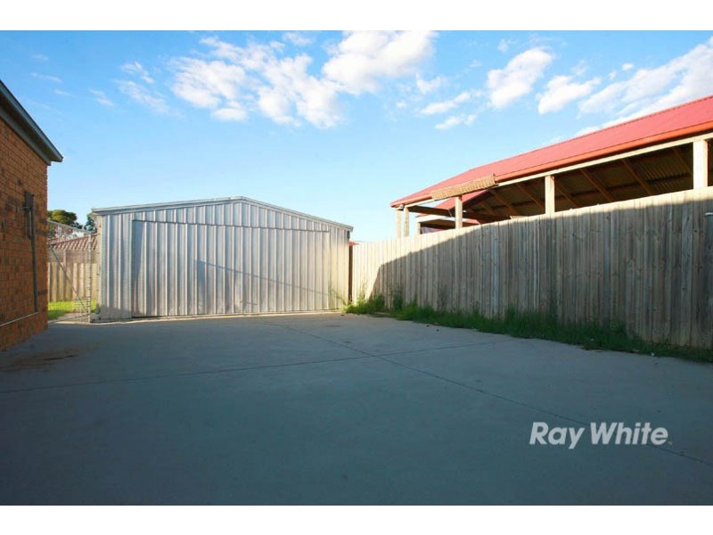 6 Tauna Place, Cranbourne VIC 3977