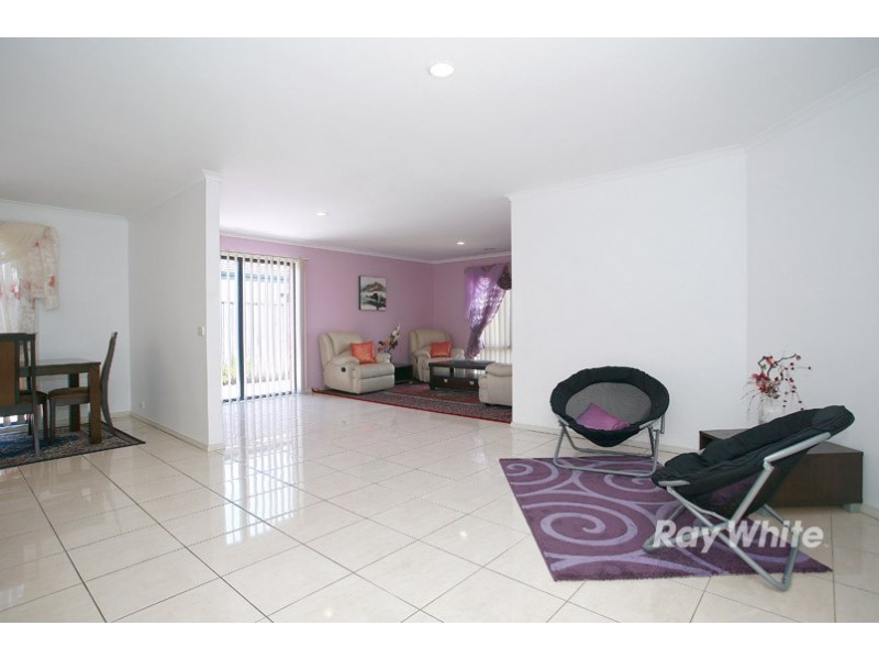 6 Rose Bush Court, Lyndhurst VIC 3975