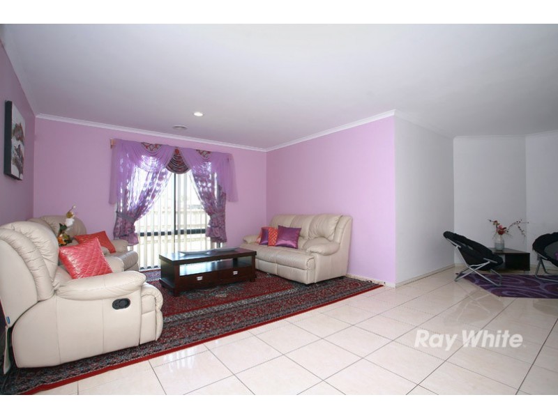 6 Rose Bush Court, Lyndhurst VIC 3975