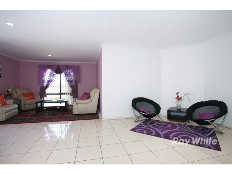 6 Rose Bush Court, Lyndhurst VIC 3975