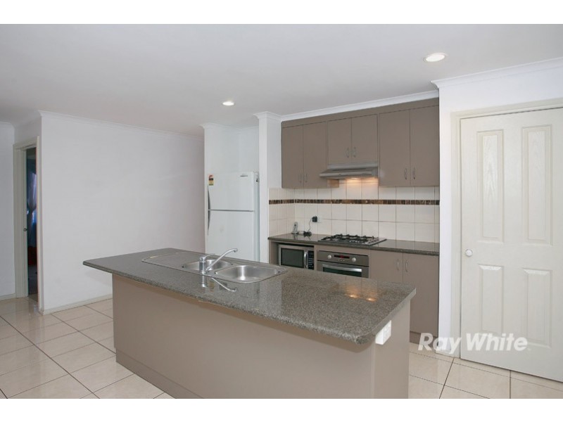 6 Rose Bush Court, Lyndhurst VIC 3975