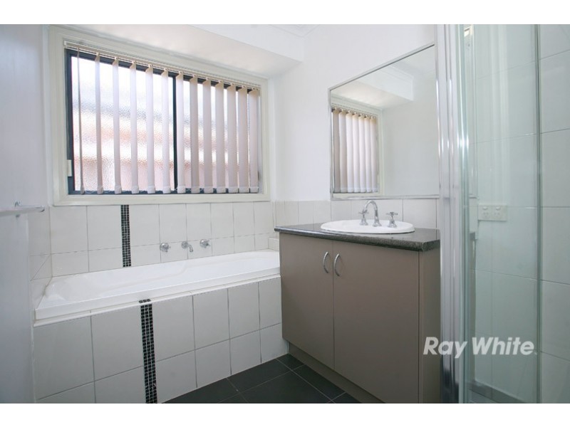 6 Rose Bush Court, Lyndhurst VIC 3975