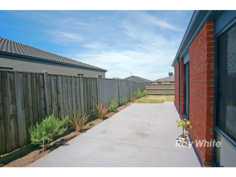 6 Rose Bush Court, Lyndhurst VIC 3975