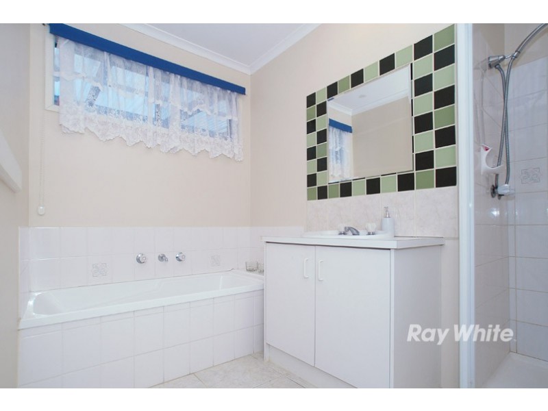 3 Reginald Court, Cranbourne West VIC 3977