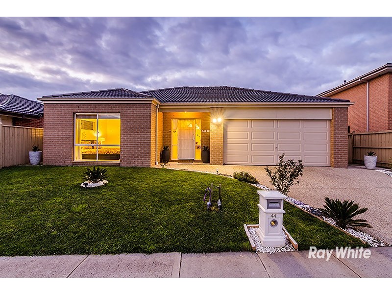 44 Brookwater Parade, Lyndhurst VIC 3975