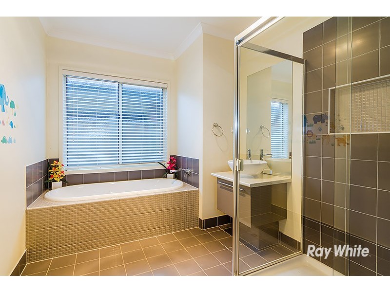 44 Brookwater Parade, Lyndhurst VIC 3975