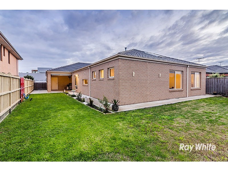 44 Brookwater Parade, Lyndhurst VIC 3975