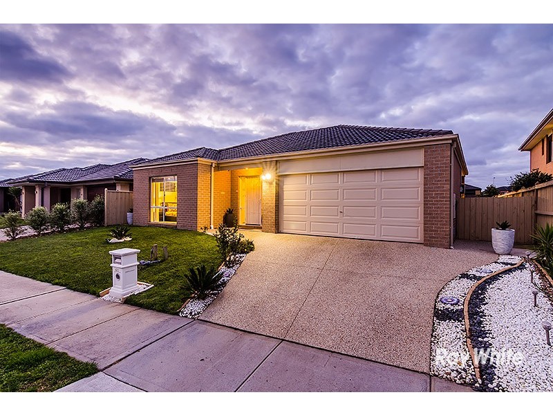 44 Brookwater Parade, Lyndhurst VIC 3975