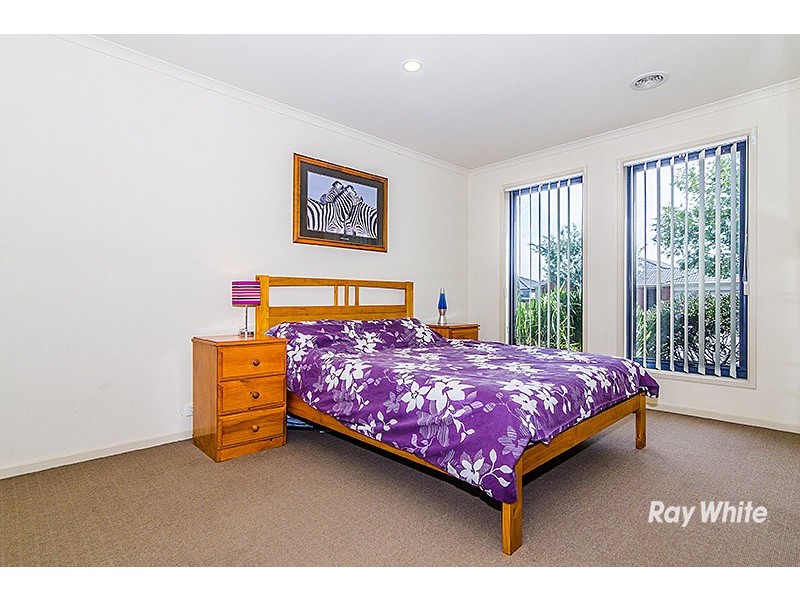 25 Phoenix Avenue, Cranbourne VIC 3977